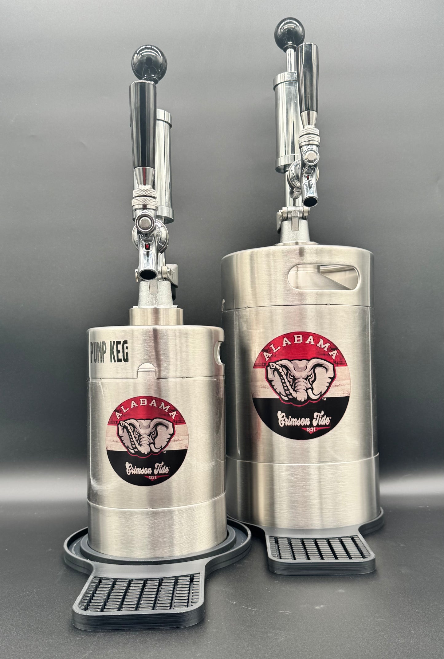 5 liter Alabama Crimson Tide (large) customized Pump Keg, standard tap, keg opener, drip tray, 26 cocktail recipes, 16 shot recipes all included. Packed nicely in a gift box for your favorite Roll Tide fan. Holds 30-35 cocktails or 169 fluid ounces. 